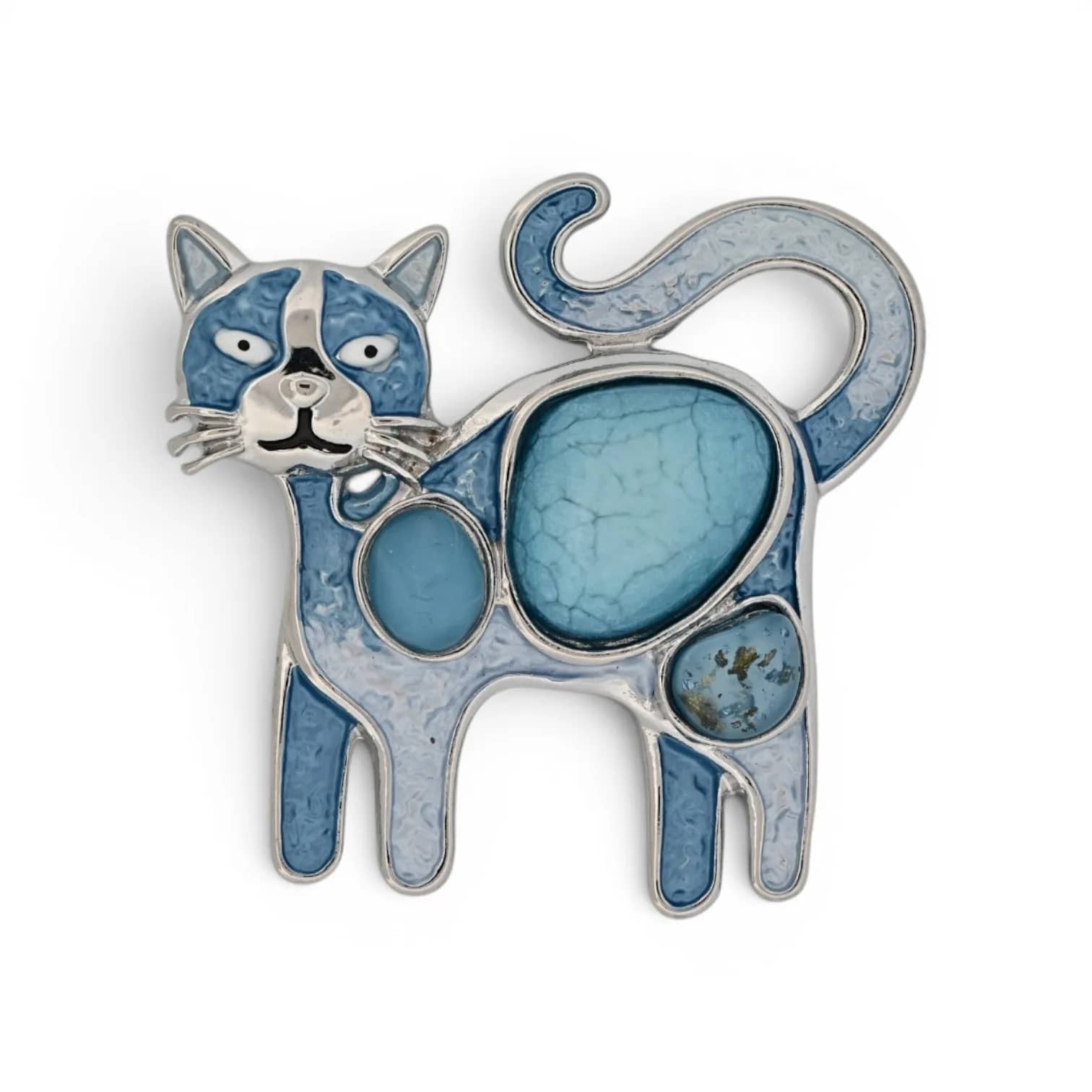 Broche chat bleu émaillée argentée aimantée, félin debout en émail bleu avec cabochons turquoise