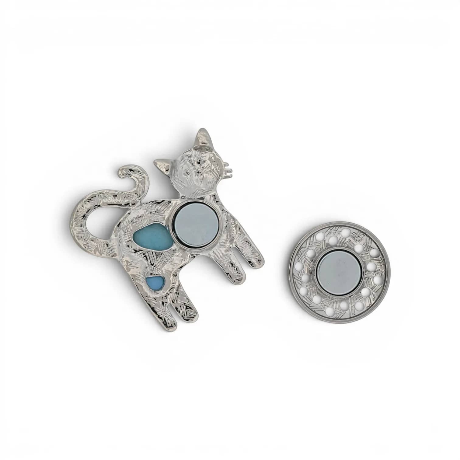 Broche chat bleu, vue du dos avec plaque aimantée
