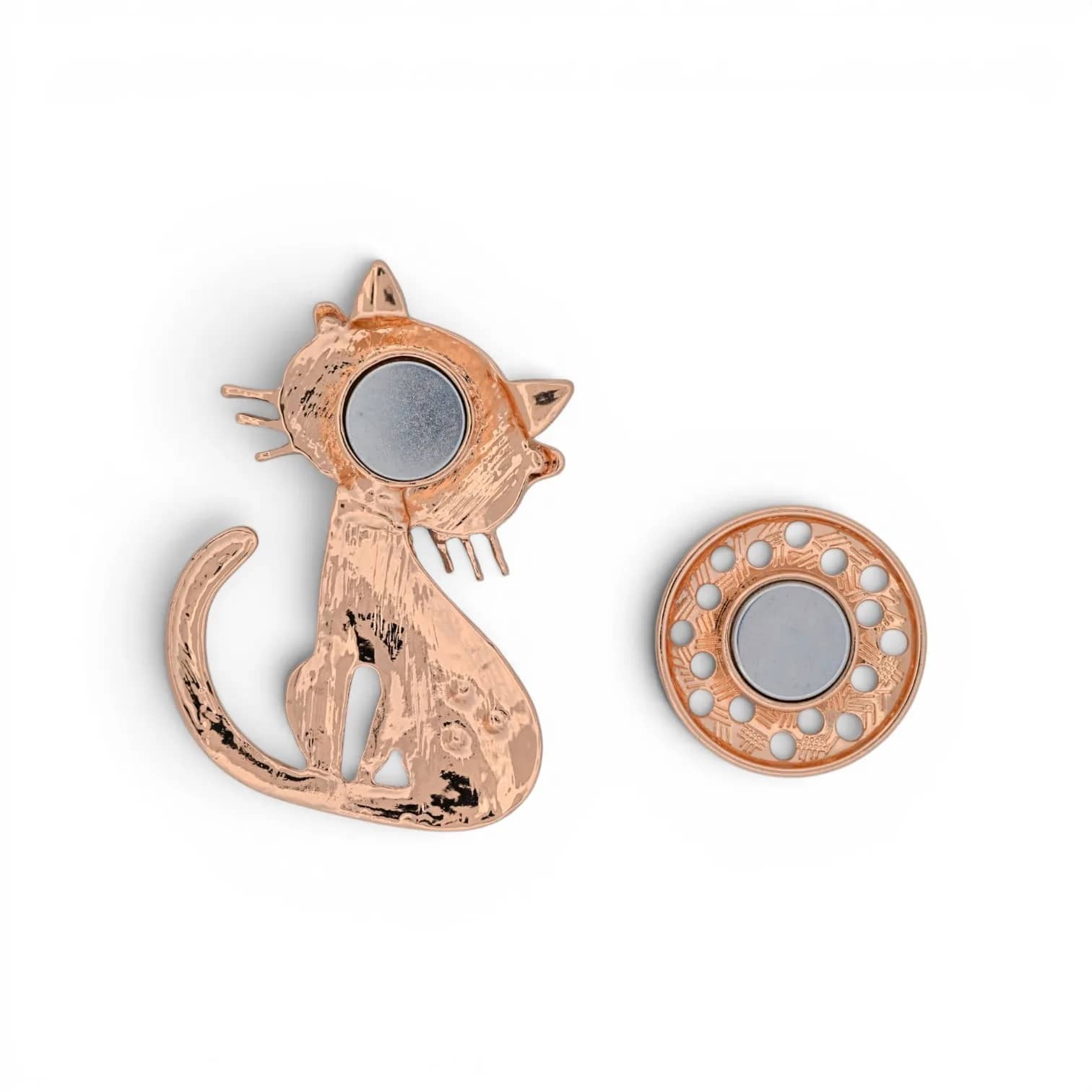 Broche chat blanc à lunettes, vue du dos avec plaque aimantée
