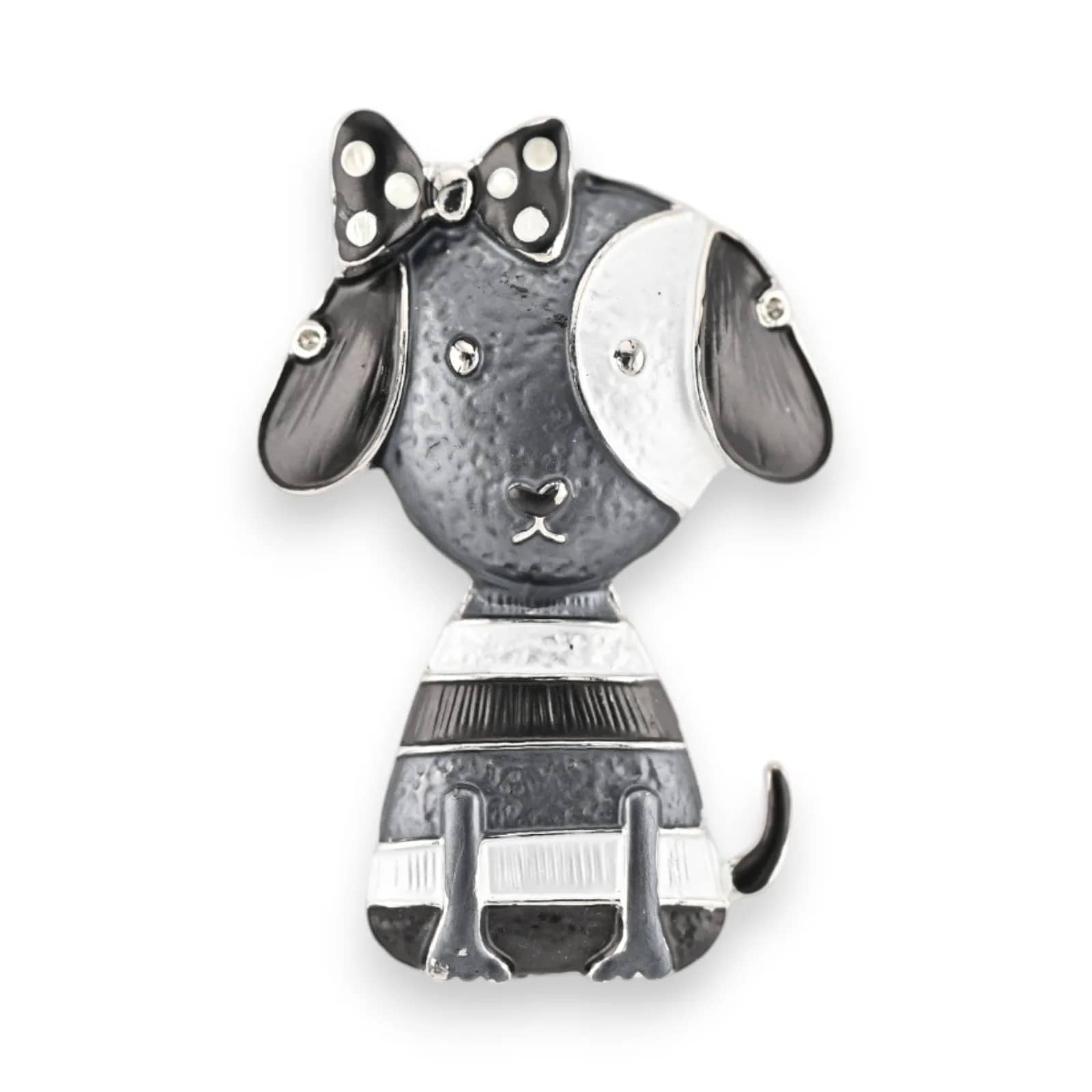 Broche chien gris et blanc aimantée, coiffée d'un nœud à pois, corps rayé et museau noir