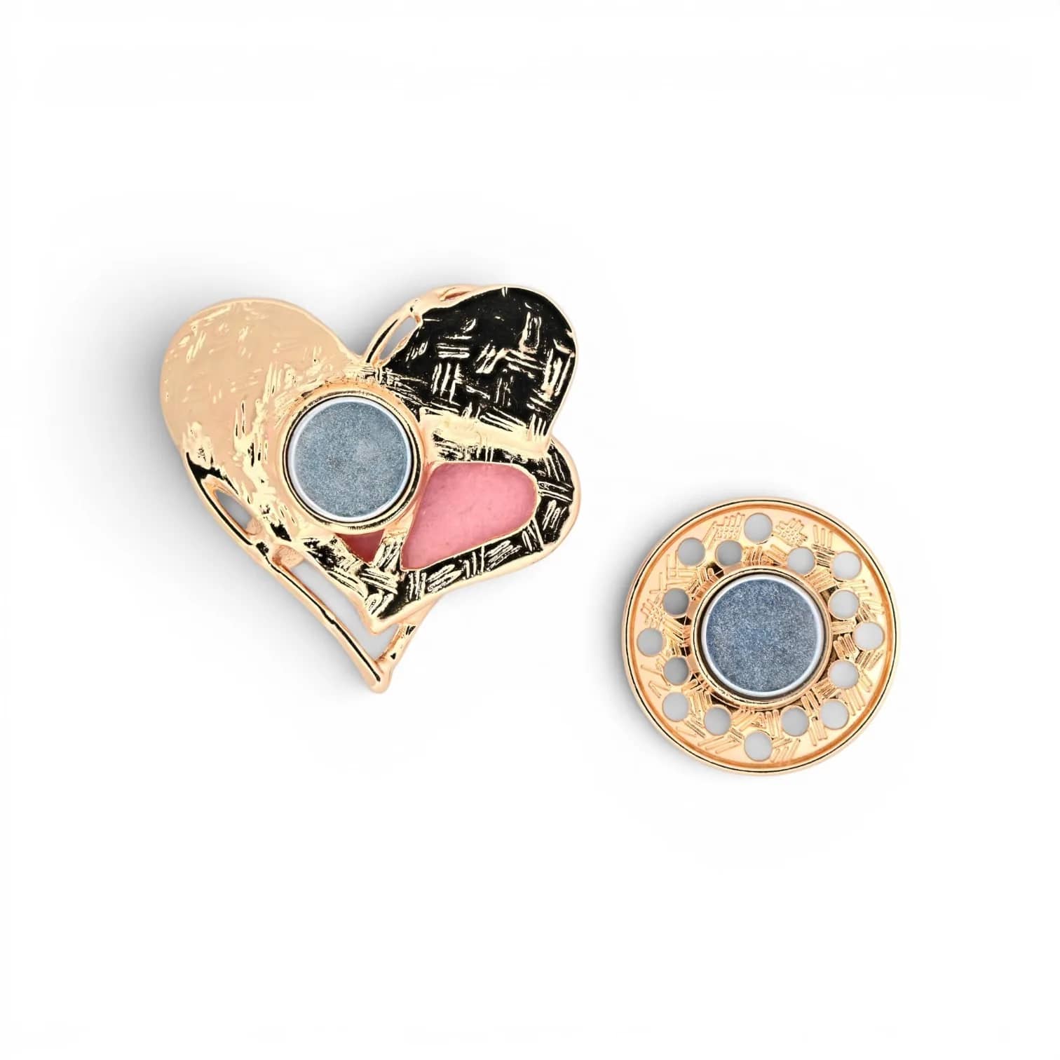 Broche cœurs entrelacés roses, vue du dos avec plaque aimantée