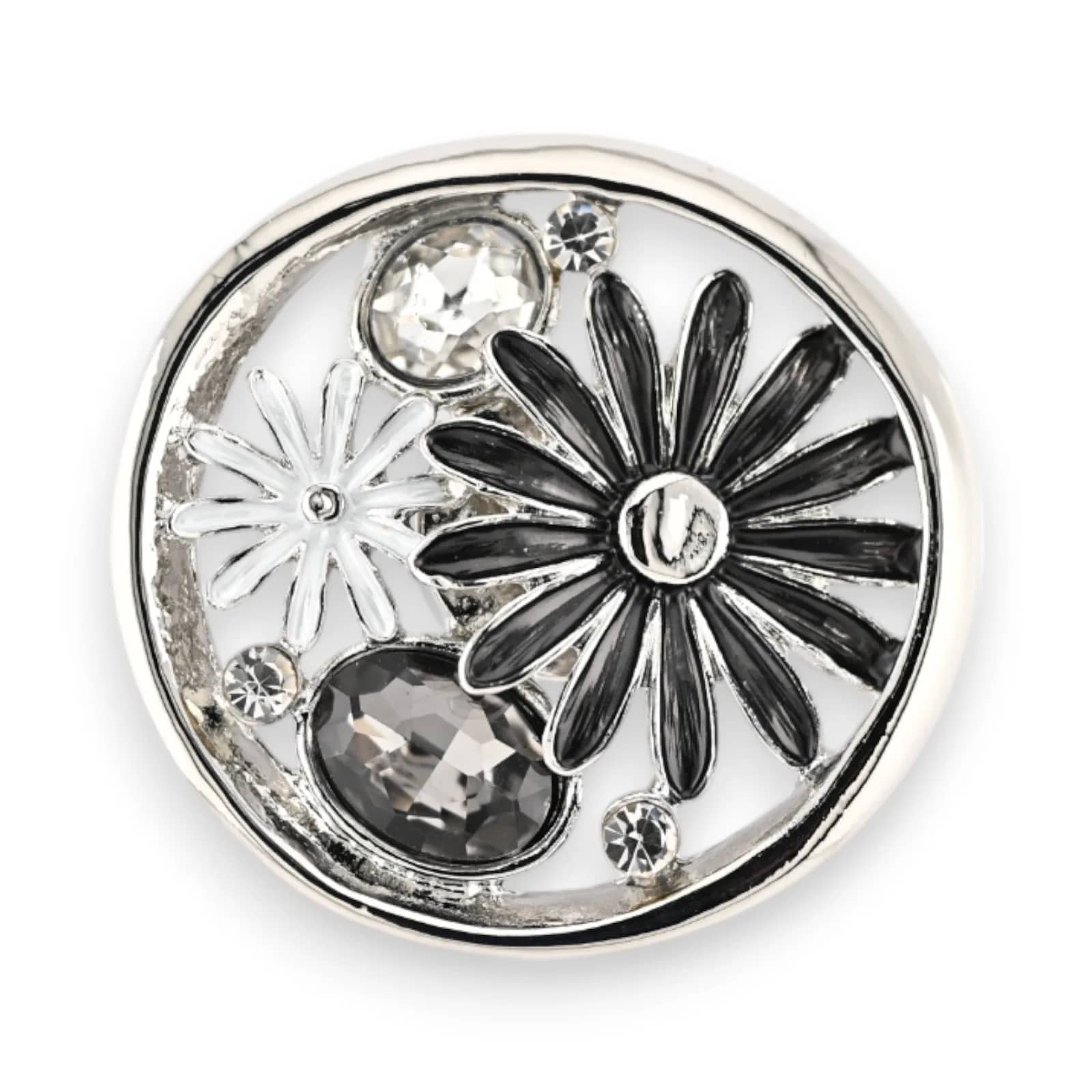 Runde silberne Margeriten-Brosche im offenen Design mit zwei Margeriten, einer schwarzen und einer weißen, dazu Strasssteine und ein rauchgrauer Kristall