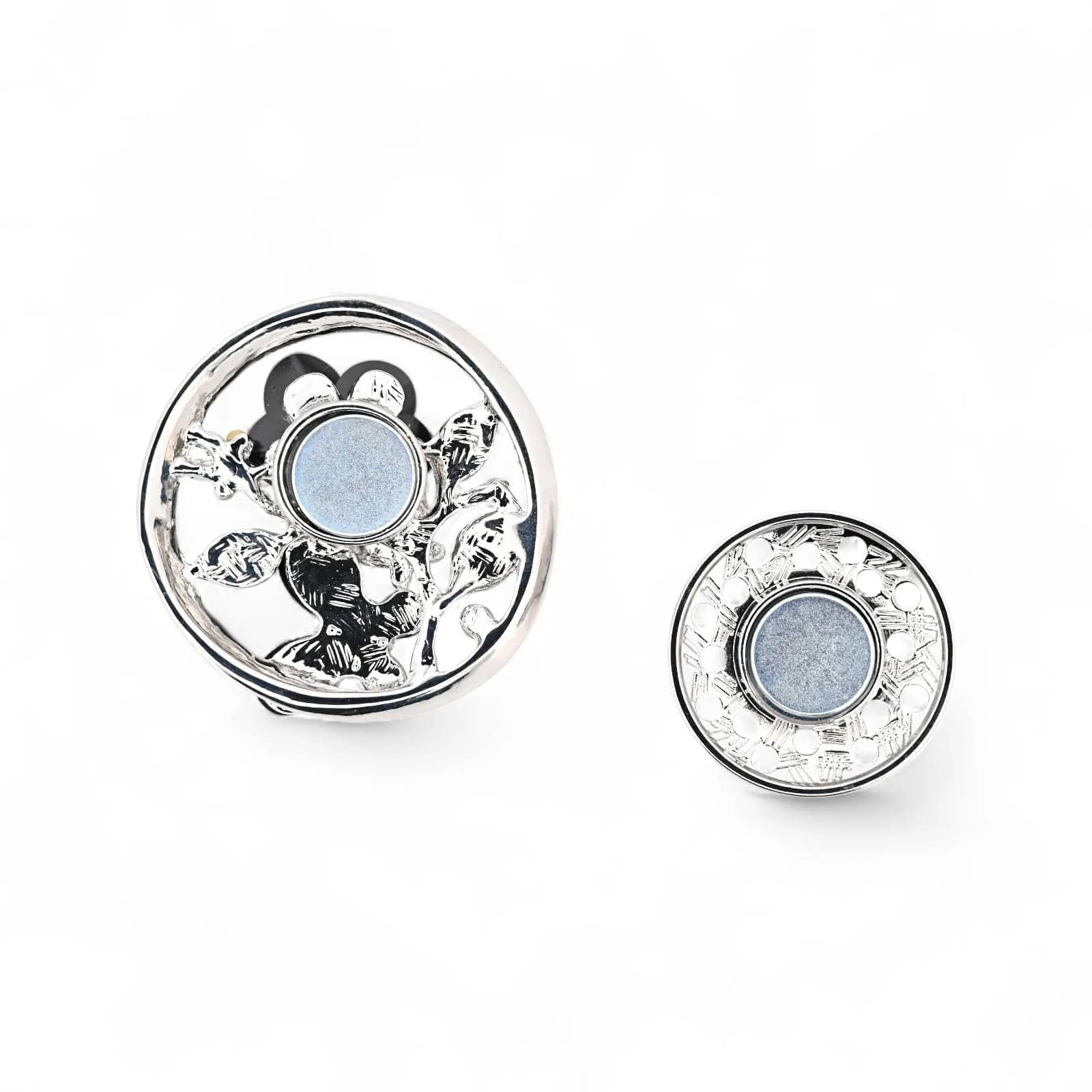 Broche médaillon papillon et fleur, dos avec plaque magnétique
