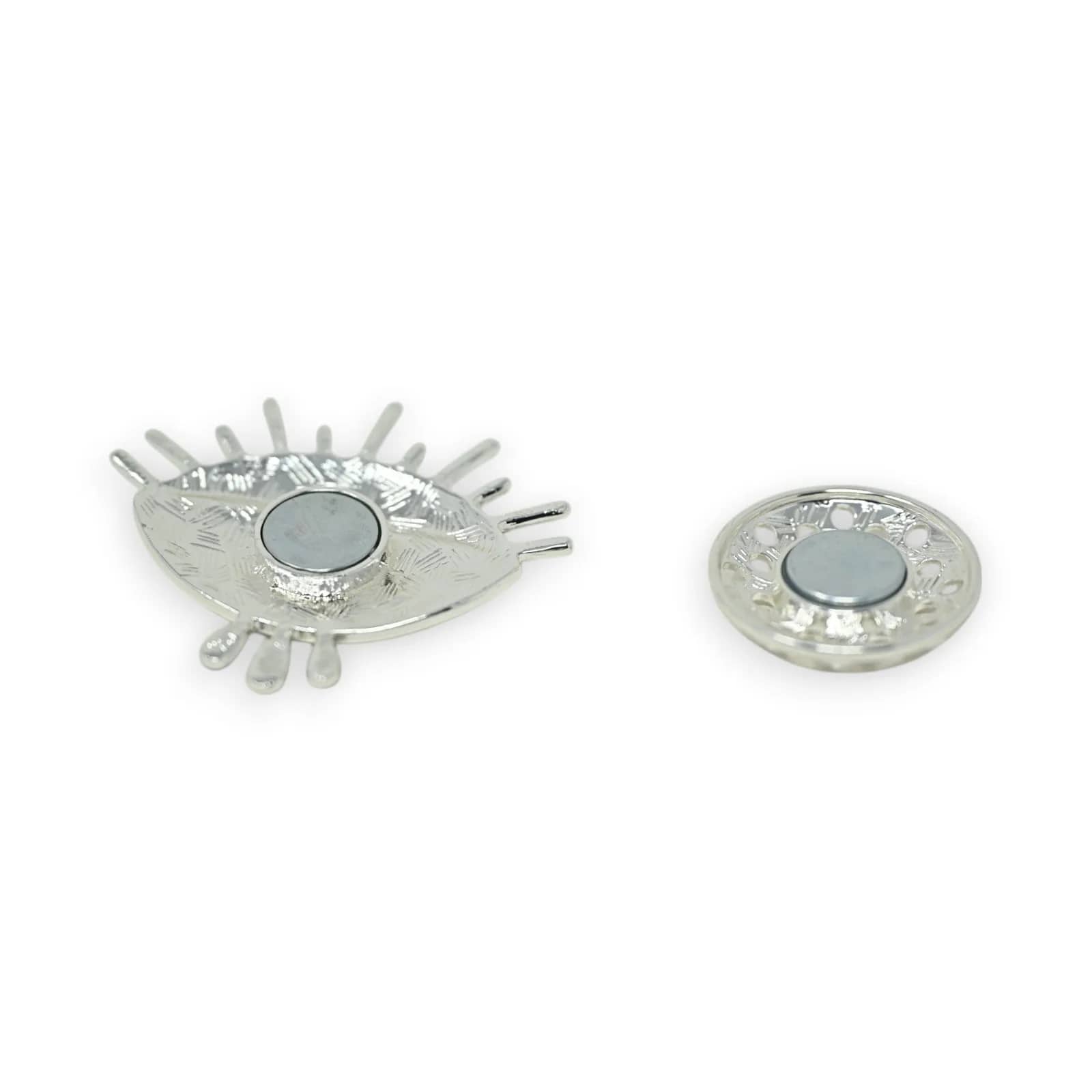 Broche œil grec porte-bonheur bleu, vue du dos avec plaque aimantée