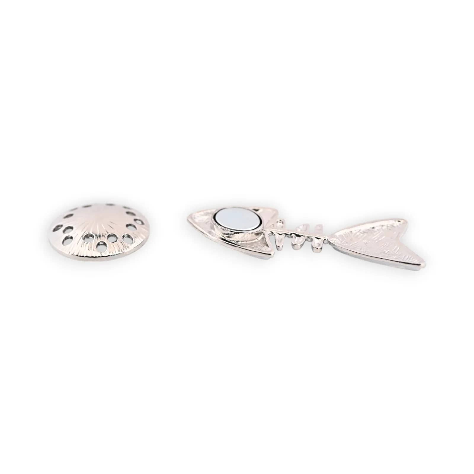 Broche poisson argenté à strass, dos avec plaque magnétique