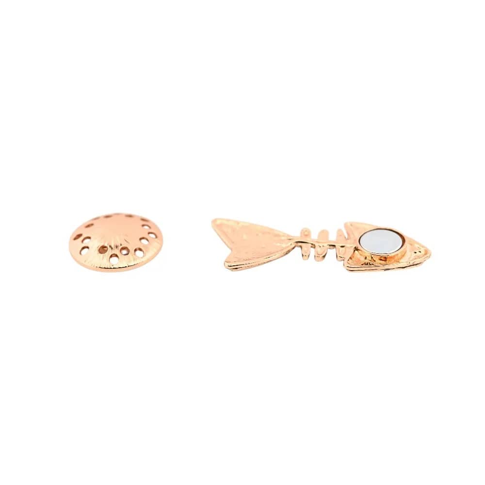 Broche poisson doré et noir à strass, dos avec plaque magnétique