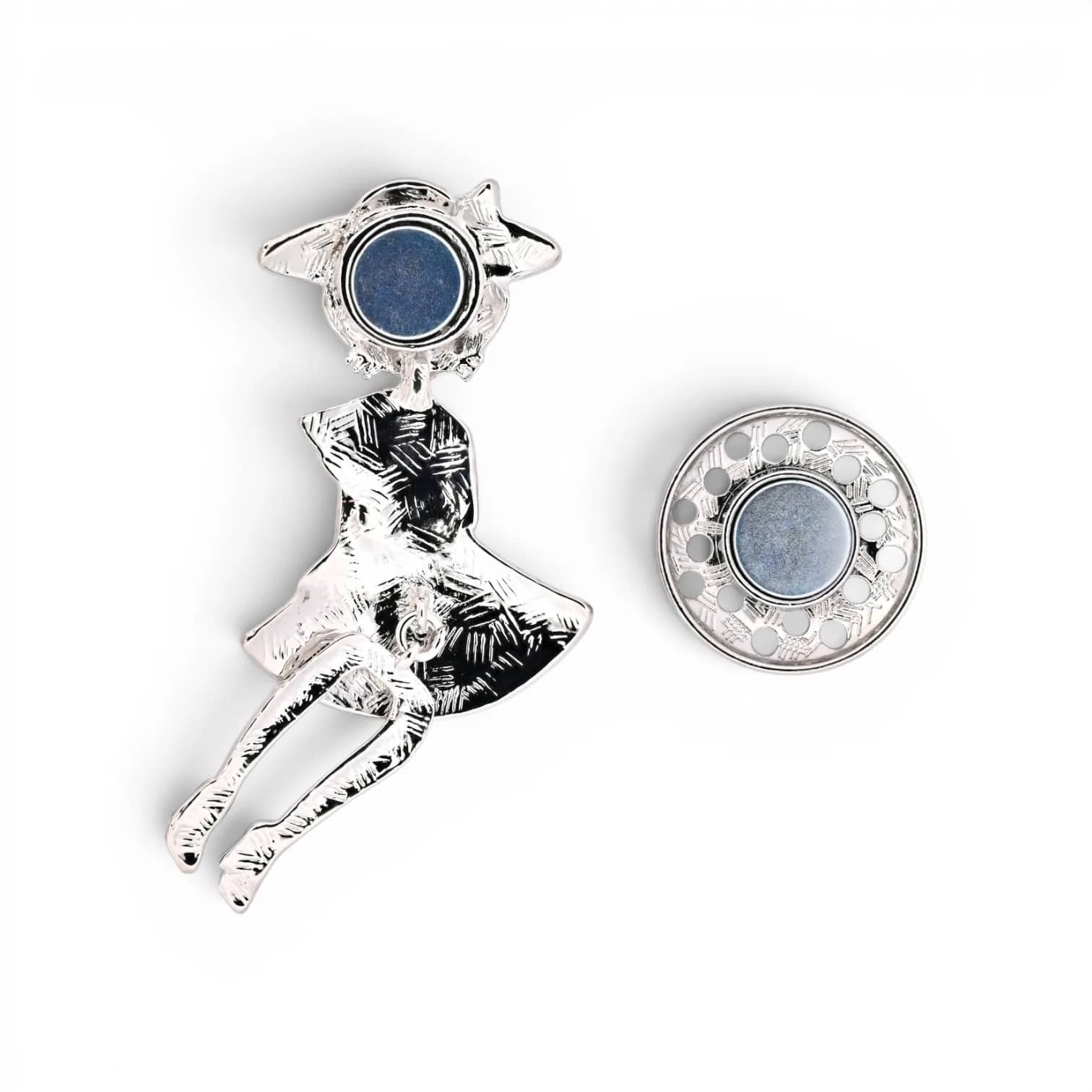 Broche silhouette multicolore, vue du dos avec plaque aimantée
