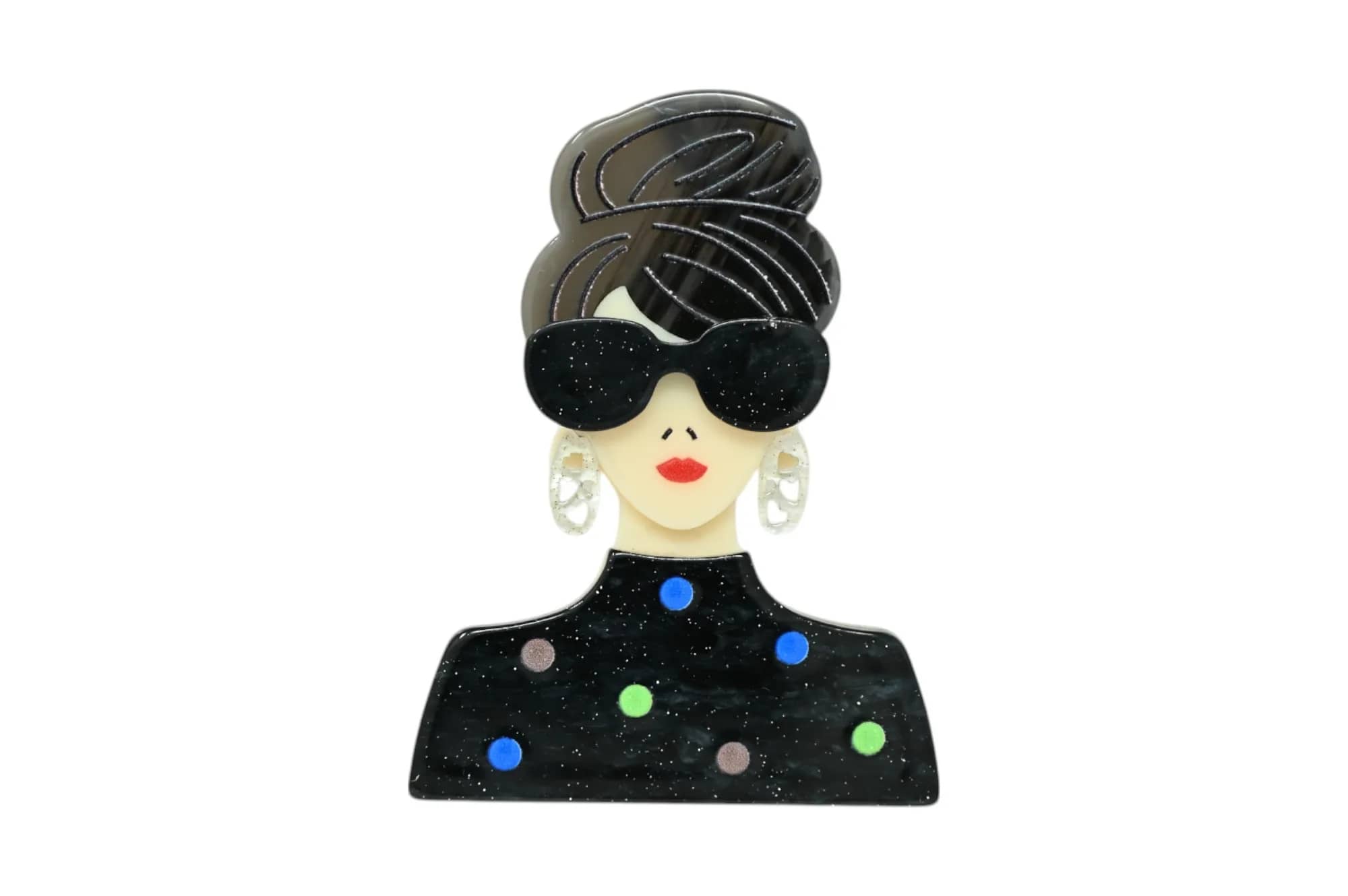 Magnetische Retro-Damenbrosche aus Kunstharz, Frau mit Hochsteckfrisur, großer schwarzer Sonnenbrille und Kleid mit bunten Punkten