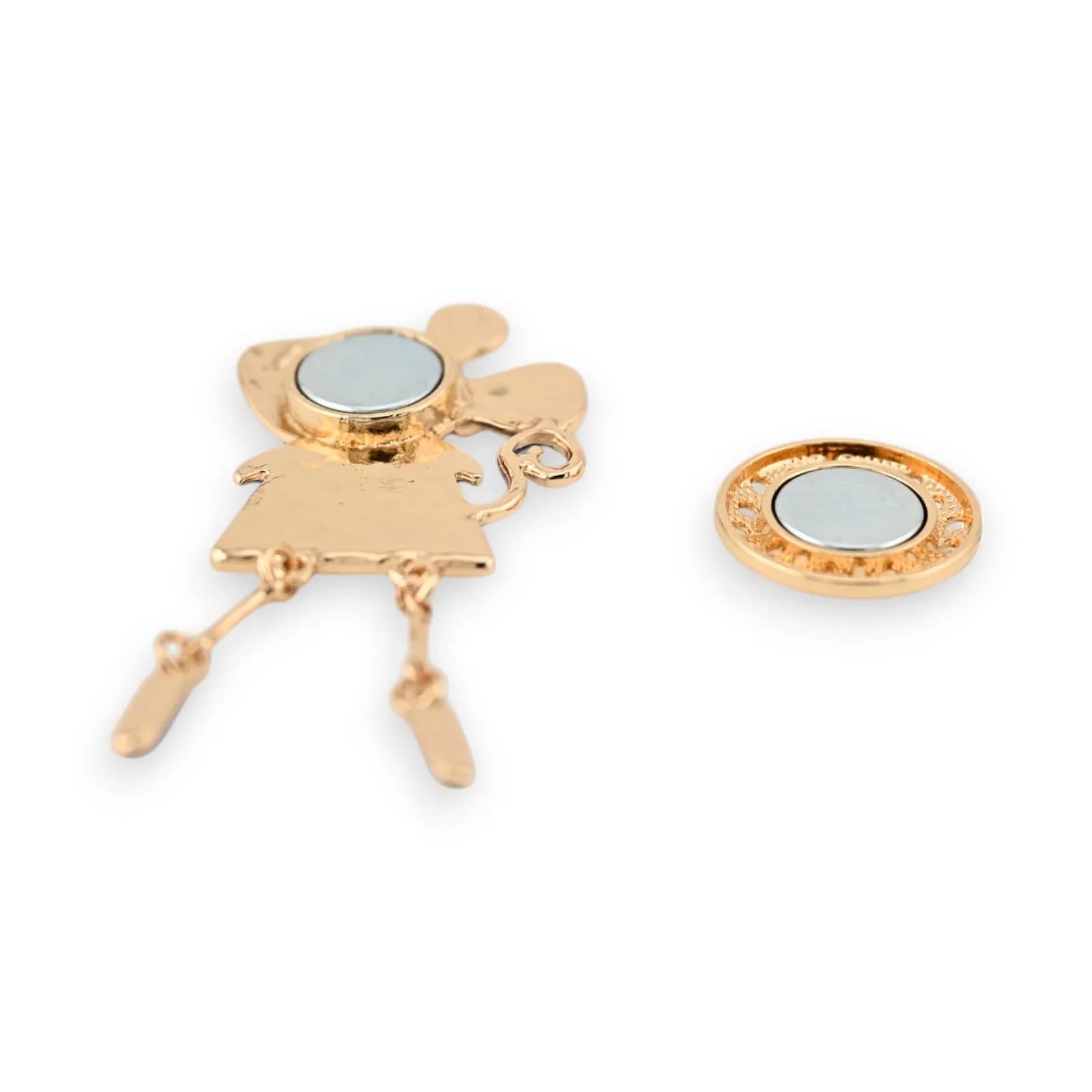 Goldene Mausbrosche gold-braun von Nahem, große Ohren, geringelter Schwanz und Magnetverschluss
