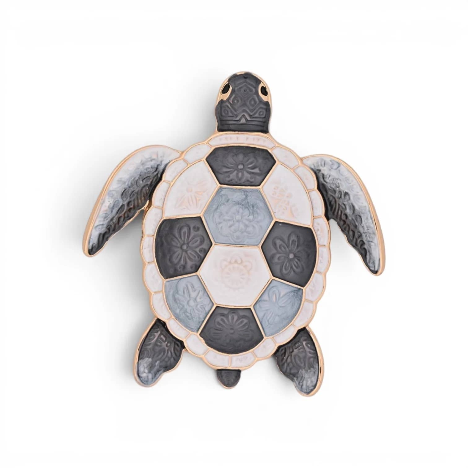 Broche tortue aimantée en émail gris, blanc et doré, écailles gravées de motifs floraux
