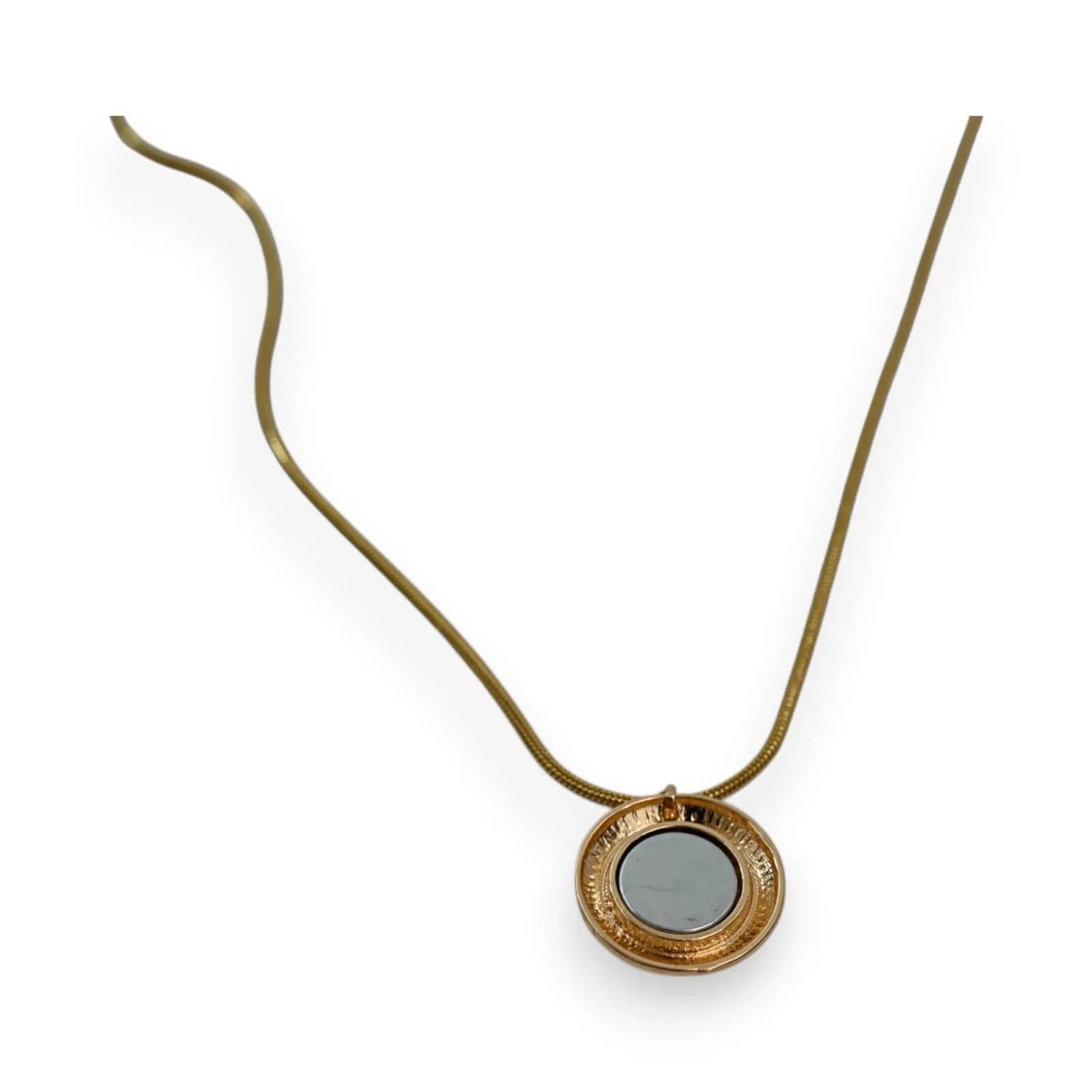 Médaillon aimanté doré du collier support de broche