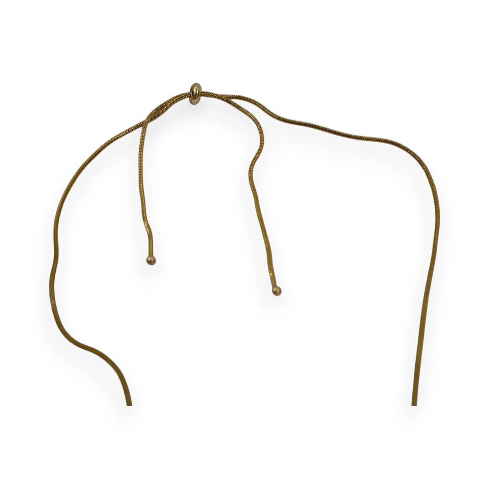 Détail du fermoir coulissant du collier support de broche doré