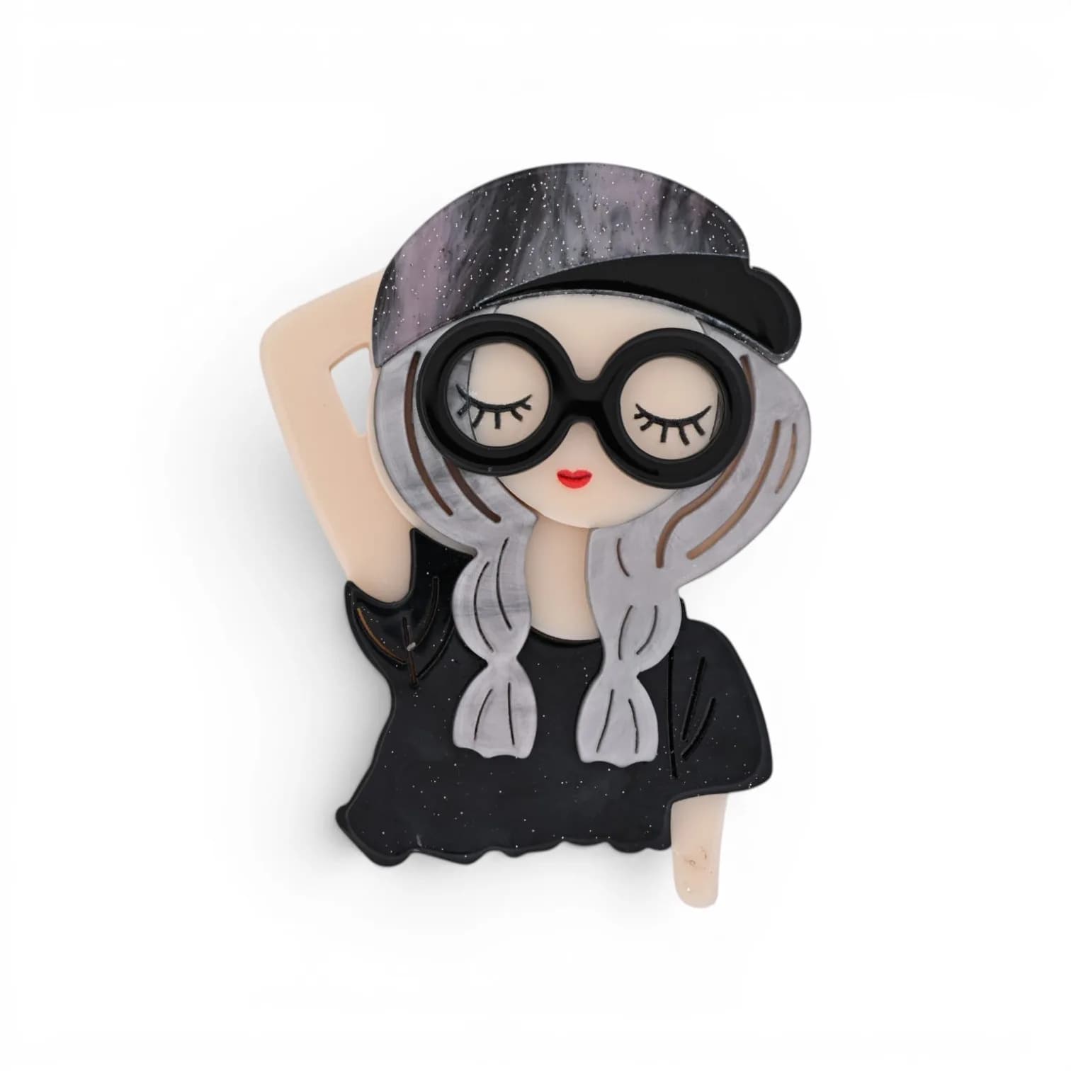 Broche Portrait Femme Aimantée en Résine, Casquette Grise Pailletée et Lunettes Noires, 7 cm